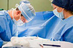 Проведение циркумцизии Проведение циркумцизии