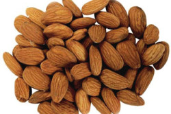 Миндаль очень богат магнием