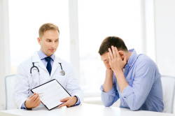 Мужчина на приеме у уролога Мужчина на приеме у уролога