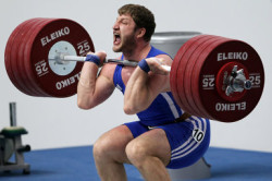 Тяжелые физические нагрузки - одна из причин возникновения варикоцеле