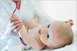 Сохранение повязки у ребенка в первые дни после обрезания крайней плоти Сохранение повязки у ребенка в первые дни после обрезания крайней плоти