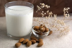 Орехи и молоко Орехи и молоко