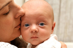 ВПЧ может передаться от матери ребенку во время беременности и родов