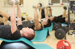 Занятия с гантелями Занятия с гантелями